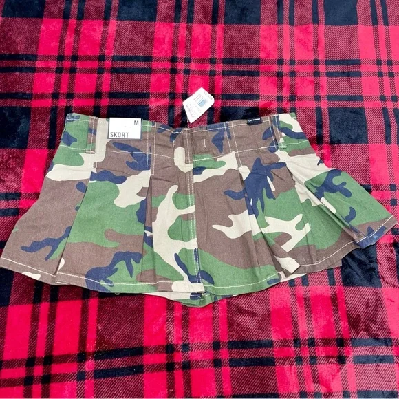 Camo Pleated Mini Skort - Picture 11 of 13